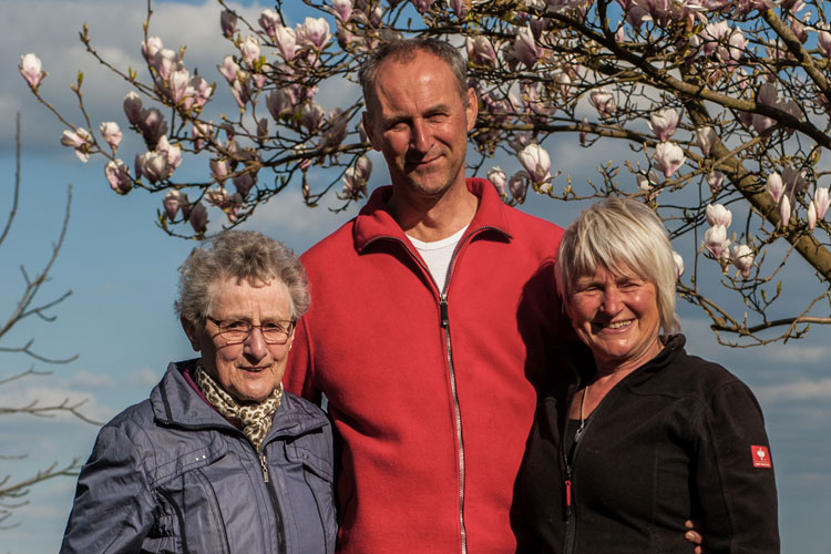 Derkje, Paul en Ria samen op Erve Vennekotte